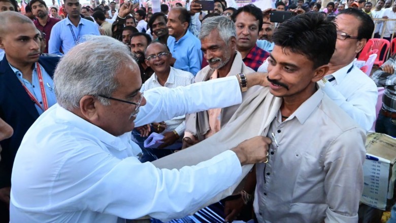 जब पता चला मुखिया आ रहे हैं तो किसान छन्नूराम ने भोजन पर किया आमंत्रित :