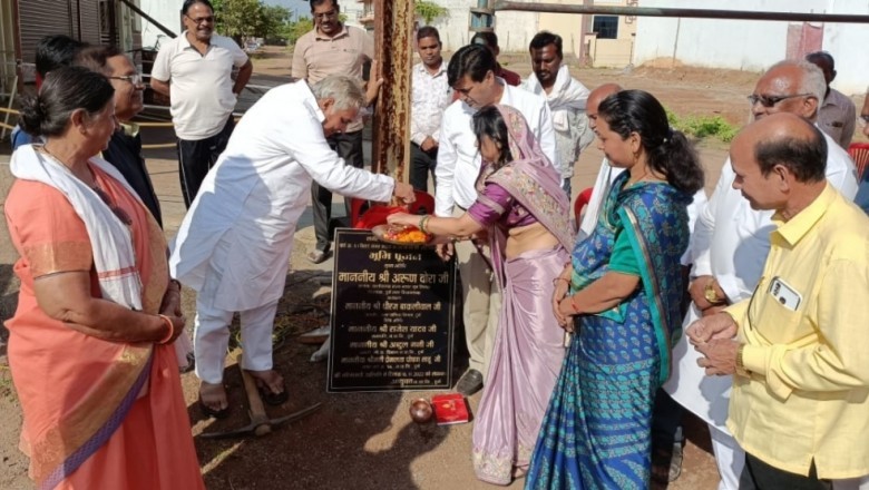 विधायक एवं महापौर ने किया सीमेंट सड़क निर्माण कार्य का भूमिपूजन,सड़क निर्माण गुणवत्ता बनाए रखने के निर्देश: