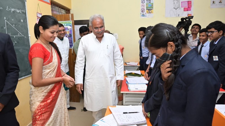 मुख्यमंत्री ने अंबागढ़ चौकी में किया स्वामी आत्मानंद उत्कृष्ट अंग्रेजी माध्यम विद्यालय का लोकार्पण :
