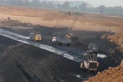 वी ब्लास्टिंग से आसमान में उड़े कोयले के टुकड़े, किसी के घर के टूटे सीट तो किसी के आंगन में मंडराई मौत