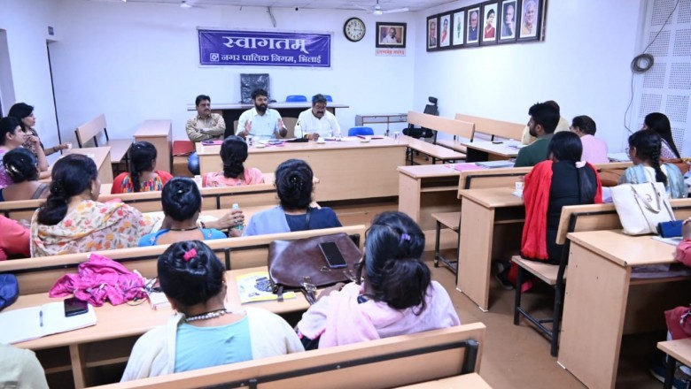 महापौर नीरज पाल एवं आयुक्त रोहित व्यास ने ली राष्ट्रीय शहरी आजीविका मिशन के कार्यों की समीक्षा बैठक