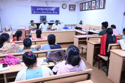 महापौर नीरज पाल एवं आयुक्त रोहित व्यास ने ली राष्ट्रीय शहरी आजीविका मिशन के कार्यों की समीक्षा बैठक