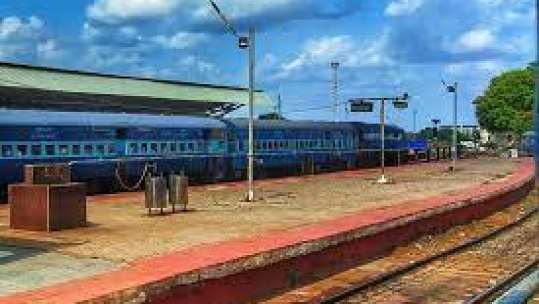 मुसरा रेलवे स्टेशन में प्लेटफार्म को रेनोवेट कर लोकार्पण  :