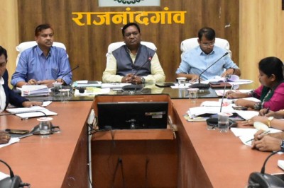 राजनैतिक दलों की बैठक संपन्न :