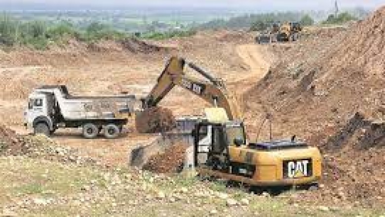 रेत के साथ-साथ मुरूम का धड़ल्ले से हो रहा उत्खनन,निगरानी के अभाव में अवैध खनन माफिया बेलगाम :