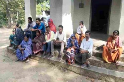गरियाबंद मामला : दूसरे दिन प्रदर्शन से पहले ग्रामीणों को रास्ते से उठाकर अस्थायी जेल में बिठाया, आरोपियों की धर पकड़ भी शुरू