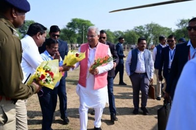 राजनांदगांव: मुख्यमंत्री भूपेश बघेल जी  भेंट-मुलाकात :ग्राम आरला हेलीपैड पहुंचे