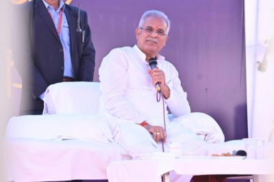 100 ट्रैक्टर पैरा दान करने वाले सुरगी के किसानों ने पेश की  मिसाल : मुख्यमंत्री  भूपेश बघेल