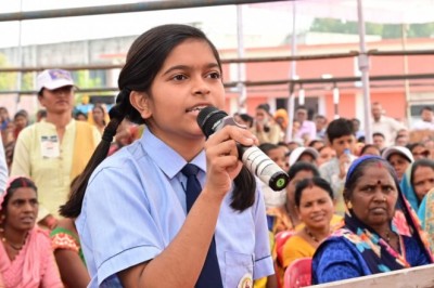 आत्मानंद स्कूल के विद्यार्थियों ने धारा प्रवाह अंग्रेजी में दिए मुख्यमंत्री के सवालों के जवाब :