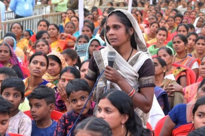 मुख्यमंत्री ने भेंट-मुलाकात कार्यक्रम में सुकुलदैहान में दी सौगात :