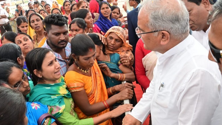 संस्कार सहायता समूह की महिलाओं ने गोबर बेचकर कमाए 3 लाख रूपए - :