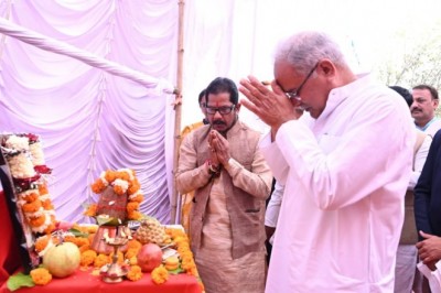 मुख्यमंत्री ने भेंट-मुलाकात के दौरान राजनांदगांव क्षेत्र के लिए 63 करोड़ 61 लाख 21 हजार रूपए के 22 विकास कार्यों का लोकार्पण एवं भूमिपूजन किया