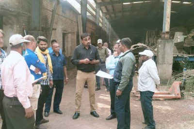 कुर्की पर सख्ती से कार्यवाही, भिलाई निगम ने आज बकायेदारों से वसूल किए 4 लाख 24 हजार 716 रुपए, खुर्सीपार जोन क्षेत्र में हुई आज की कार्रवाई