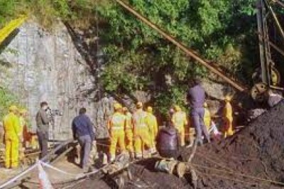 मालगांव में छुई खदान धंसने से 7 मजदूरों की मौत