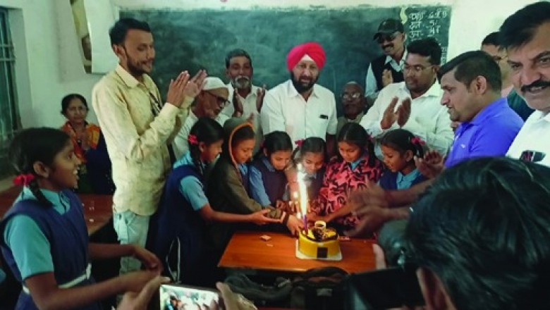 शहर कांग्रेस ने बच्चों के साथ सोनिया गांधी 76वां जन्मदिन मनाया