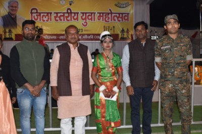 मोहला :जिला स्तरीय युवा महोत्सव समापन समारोह - जिला निरंतर प्रगति की ओर अग्रसर - संसदीय सचिव