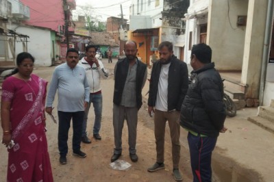 महापौर प्रातः शहर में पैदल भ्रमण कर सफाई व्यवस्था का लिया जायजा