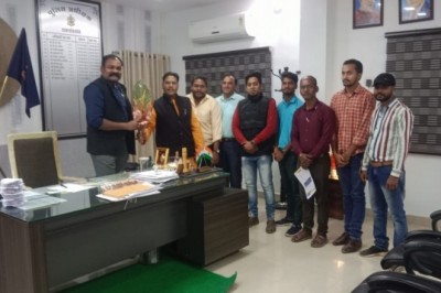 विक्की पटेल के नेतृत्व में पुलिस अधीक्षक से मिले युवाओं के प्रतिनिधिमंडल