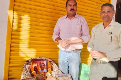 छत्तीसगढ़ सहायक शिक्षक फेडरेशन के पदाधिकारी स्व. रमेश लाल साहू के दशगात्र में हुए शामिल