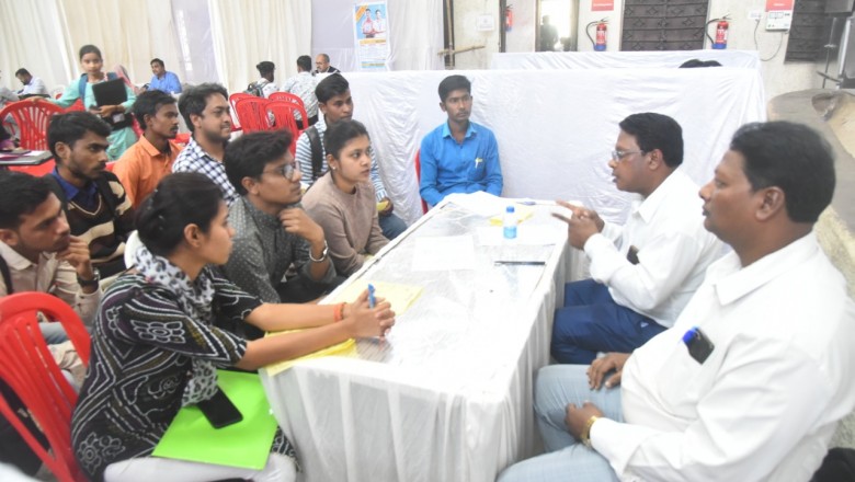 हाथों में सुनहरा आफर लैटर, मेगा एंप्लायमेंट कैंप में सपने हुए पूरे