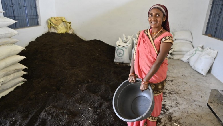 वर्मी उत्पादन से चार बच्चों का घर चला रहीं, सवा दो लाख रुपए कमा लेती हैं सावित्री