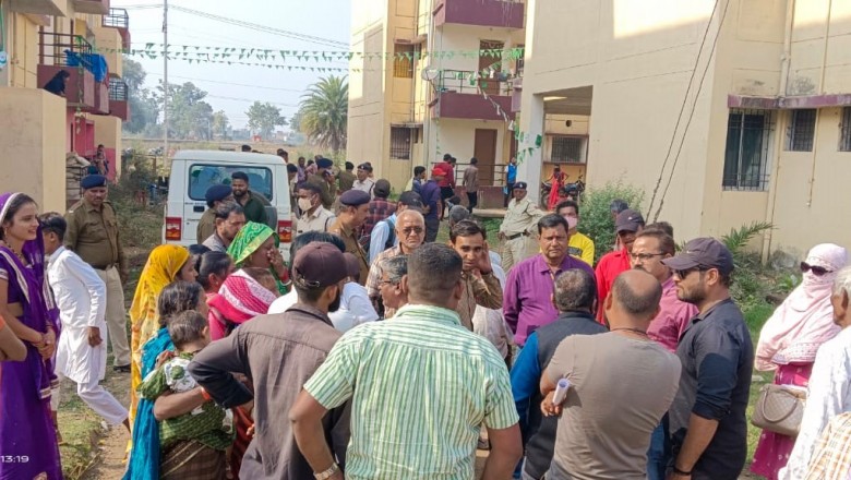 मोर मकान मोर चिन्हारी के तहत लखोली मेें निर्मित आवासों से अवैध कब्जा हटाया गया