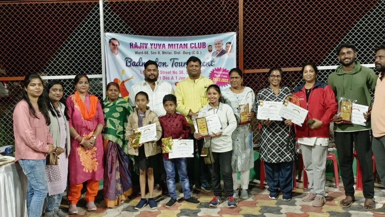 राजीव युवा मितान क्लब सेक्टर 8 द्वारा दो दिवसीय बैडमिंटन टूर्नामेंट का आयोजन