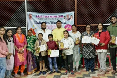 राजीव युवा मितान क्लब सेक्टर 8 द्वारा दो दिवसीय बैडमिंटन टूर्नामेंट का आयोजन