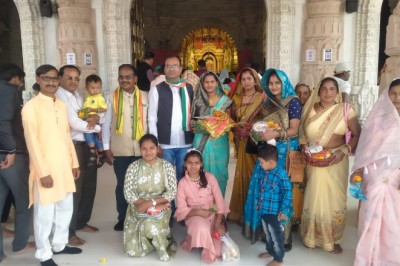 नववर्ष के पहले दिन जिला महामंत्री चुम्मन साहू मां बम्लेश्वरी देवी के दर्शन के लिए डोंगरगढ़ पहुँचे