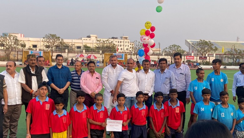 रुद्राक्षम वेल फेयर सोसायटी राजनांदगांव हॉकी लीग द्वारा आयोजित जूनियर हॉकी लीग प्रतियोगिता के उद्घाटन समारोह में मुख्य अतिथि के रूप में सम्मिलित हुये - निखिल द्विवेदी