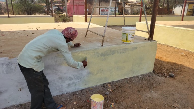 ये सुंदर रंग किसी एमएनसी कंपनी के डिस्टेंपर के नहीं हैं ये लिटिया की बहनों ने बनाये हैं