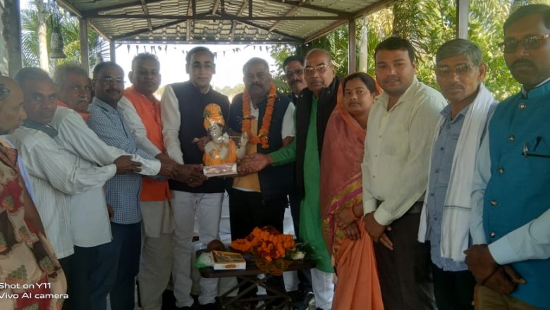 ज़िला साहू संघ ने दलेश्वर साहू को श्री कृष्ण की प्रतिमूर्ति भेटकर सम्मानित किया