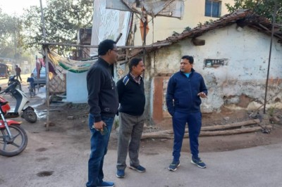 आयुक्त पहुँचे वार्ड 40 एवं 41:सफाई कर्मियों के कार्य का निरीक्षण