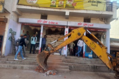 केम्प क्षेत्र में अतिक्रमण करने वाले व्यवसायियों के विरूद्ध हुई कार्रवाई