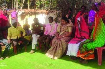 मृतक मजदूर के परिजनों से मिली विधायक छन्नी साहू