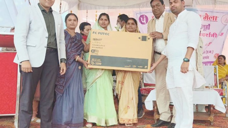 डोंगरगांव विकासखण्ड में जनसहभागिता से आंगनबाड़ी केंद्रों के लिए मिले 3 स्मार्ट टीवी