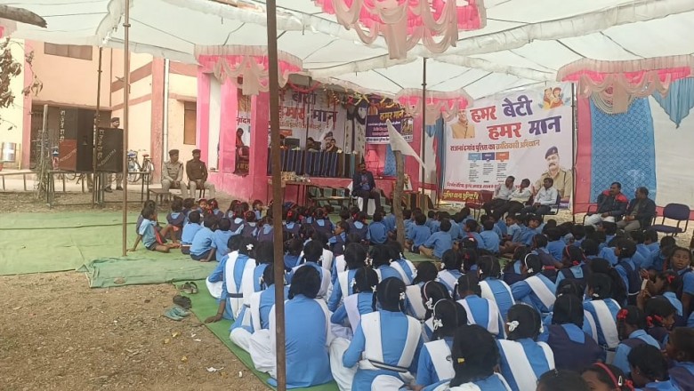 पुलिस अधीक्षक राजनाँदगांव  प्रफुल्ल ठाकुर द्वारा  शासकीय उच्चतर माध्यमिक विद्यालय बेंडाड़ी के छात्र-छात्राओ से की मुलाकात*