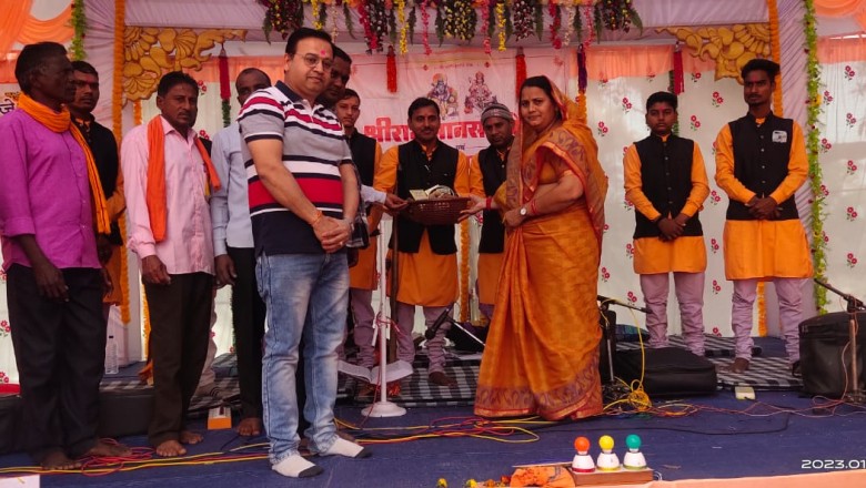 विभिन्न ग्रामों के रामायण प्रतियोगिता में शामिल हुई विधायक छन्नी साहू