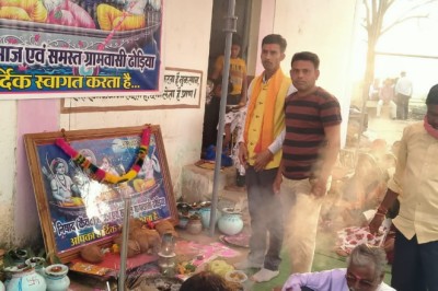 भक्त गुहा निषाद राज जंयती में शामिल हुए मुख्य अतिथि योगेंद्र दास वैष्णव