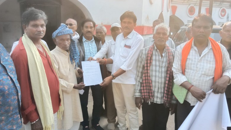 कन्हारपुरी वार्डवासियों ने बालिका संप्रेषण गृह के भवन निर्माण में आपति दर्ज कराने को लेकर तहसीलदार को सौंपा ज्ञापन