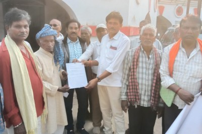 कन्हारपुरी वार्डवासियों ने बालिका संप्रेषण गृह के भवन निर्माण में आपति दर्ज कराने को लेकर तहसीलदार को सौंपा ज्ञापन