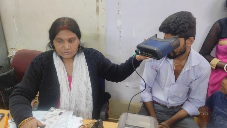 शनिवार अवकाश के दिन भी मिल रही है आधार कार्ड बनवाने की सुविधा
