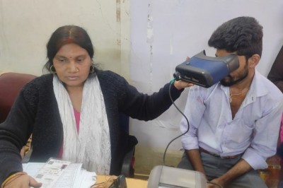 शनिवार अवकाश के दिन भी मिल रही है आधार कार्ड बनवाने की सुविधा