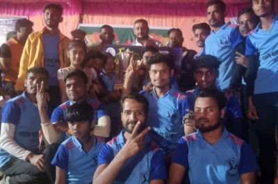 सिंघोला प्रीमियर लीग के समापन मे पहुचे मुख्य अतिथि निखिल द्विवेदी
