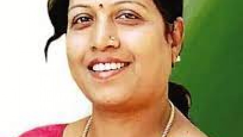 पौनी पसारी योजनांतर्गत हल्दी, कमला कालेज के पास, रेवाडीह एवं बल्देवबाग में निर्मित चबूतरा के लिये आबंटित हितग्राहियों को महापौर ने सौपा आबंटन पत्र