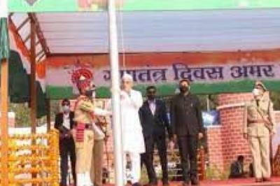 74वां गणतंत्र दिवसः CM बघेल ने लाल बाग में फहराया राष्ट्रध्वज :