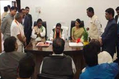 CG में एक्शन से निकले आंसू : मंत्री शिव डहरिया ने CMO को किया सस्पेंड, मीटिंग में रो पड़े अधिकारी