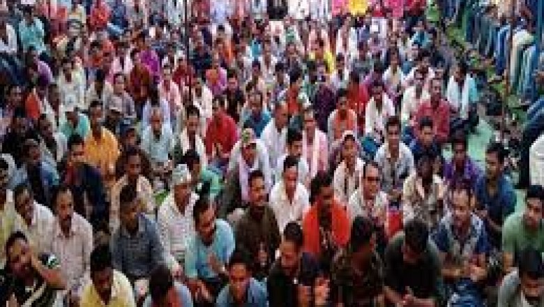 मुख्यमंत्री की घोषणा का इंतजार कर रहे संविदा कर्मचारि: