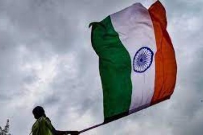 आयुक्त डॉ. चतुर्वेदी ने किया मोहारा फिल्टर प्लांट व स्वीमिंग पुल में ध्वजारोहण :