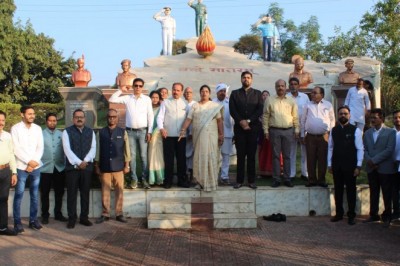 गणतंत्र दिवस के अवसर पर नगर निगम में महापौर ने किया ध्वजारोहण :